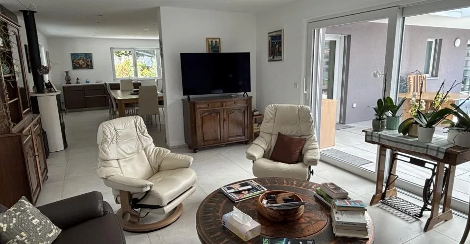 Spacieux appartement contemporain de 4.5 pièces avec grande terrasse