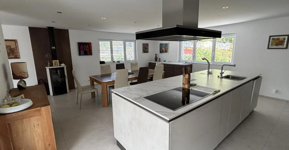 Spacieux appartement contemporain de 4.5 pièces avec grande terrasse