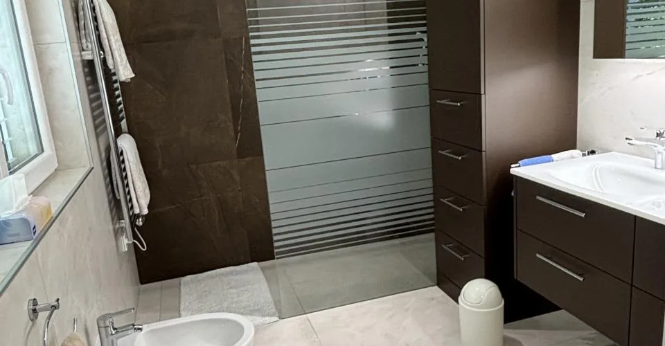 Spacieux appartement contemporain de 4.5 pièces avec grande terrasse