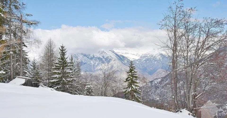 Magnifique emplacement à la montagne avec une vue splendide