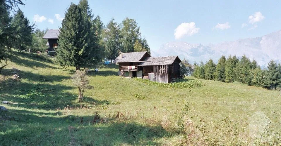 Magnifique emplacement à la montagne avec une vue splendide
