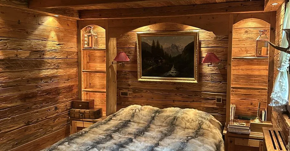 Villa de prestige en vieux bois au pied du Golf de Crans-Montana Possibilité de construire un second Chalet