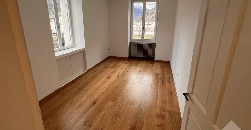 Joli 2.5 pièces, complètement rénové avec un garage box