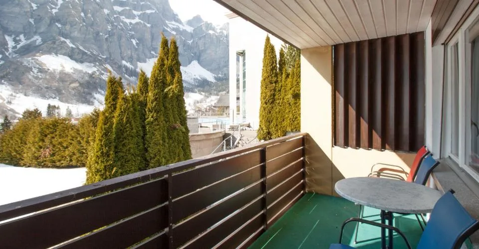 Appartement 3.5-12, appartement de 3,5 pièces de haute qualité avec 2 balcons en centre-ville