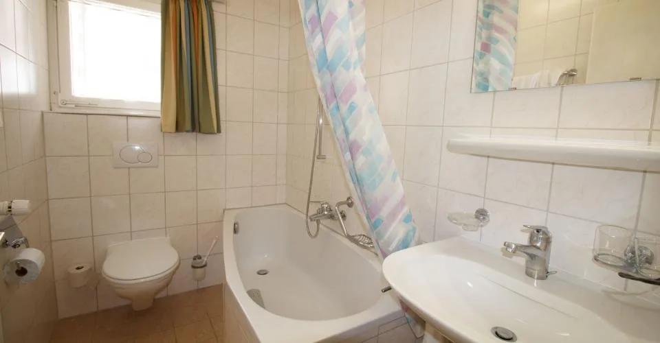 Appartement 3.5-12, appartement de 3,5 pièces de haute qualité avec 2 balcons en centre-ville