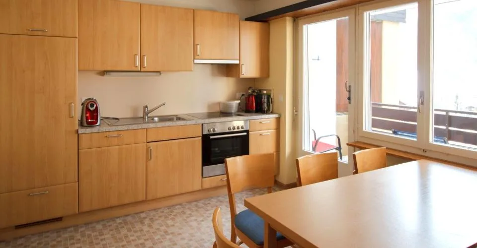 Appartement 3.5-12, appartement de 3,5 pièces de haute qualité avec 2 balcons en centre-ville