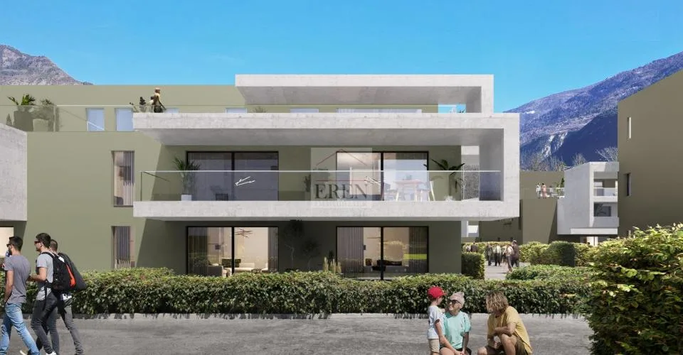 Appartement 3,5 pièces au rez de chaussée avec terrasse et pelouse