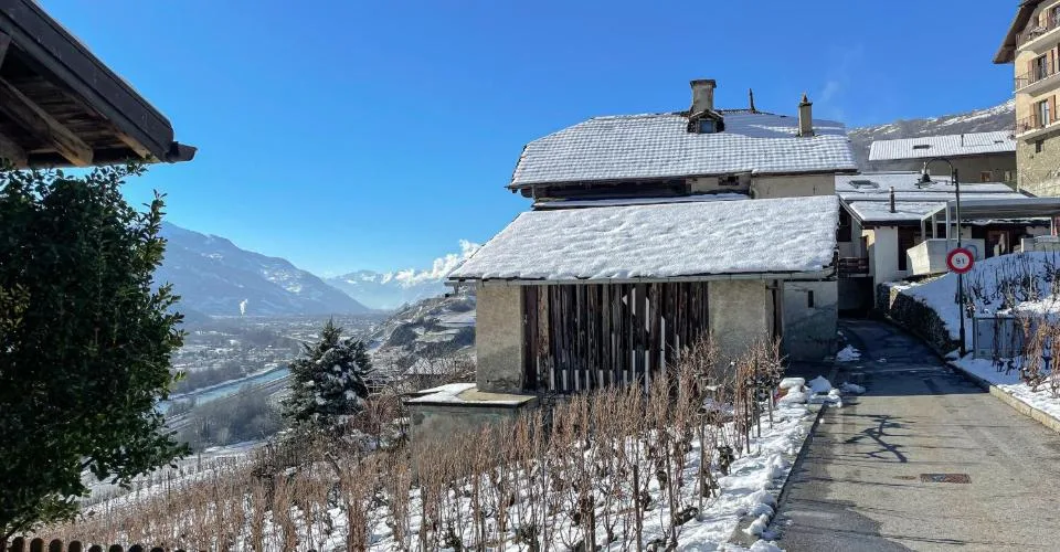 Ollon - immeuble avec grange à rénover et mayen en option
