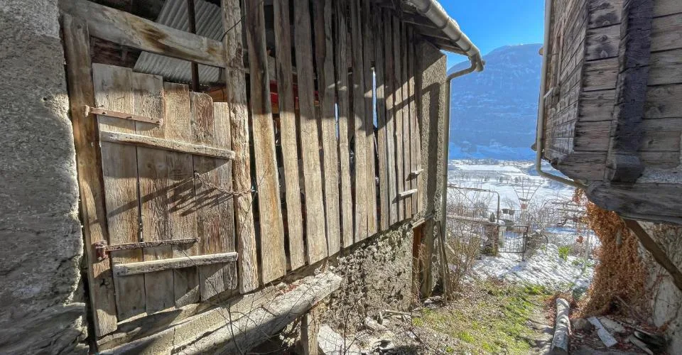 Ollon - immeuble avec grange à rénover et mayen en option