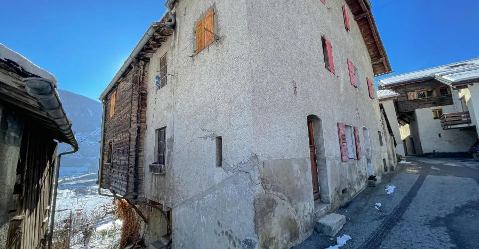 Ollon - immeuble avec grange à rénover et mayen en option