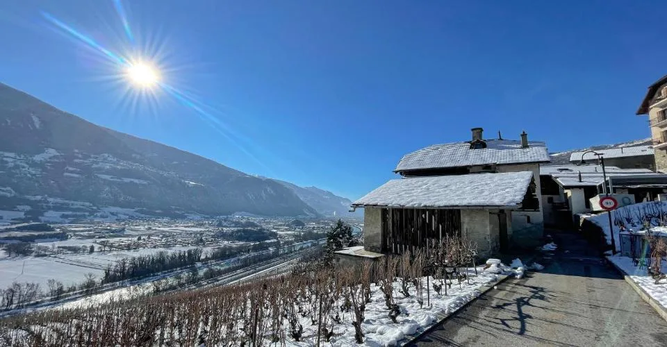 Ollon - immeuble avec grange à rénover et mayen en option
