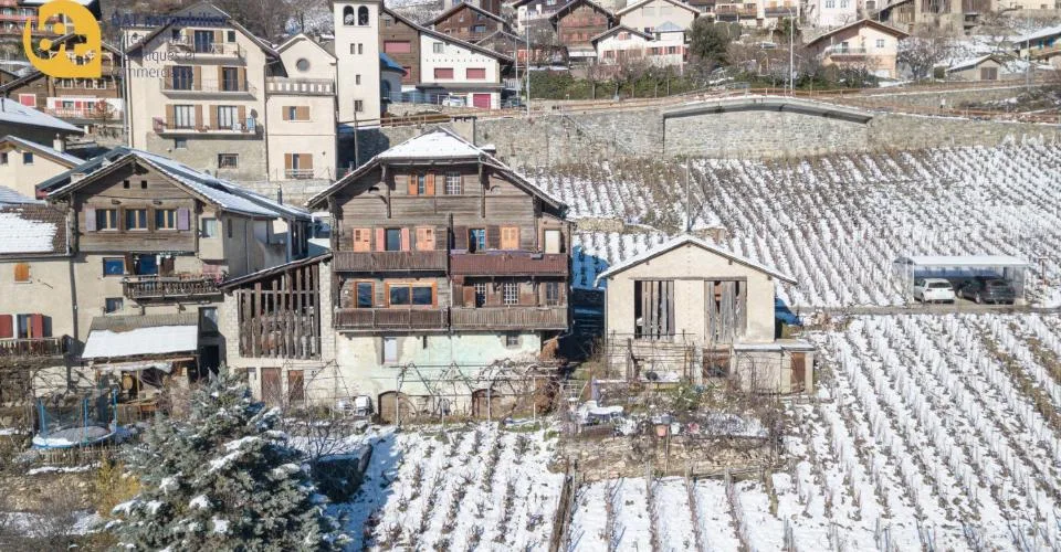 Ollon - immeuble avec grange à rénover et mayen en option