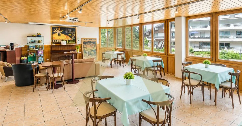 Opportunité meublée avec balcon dans un cadre verdoyant