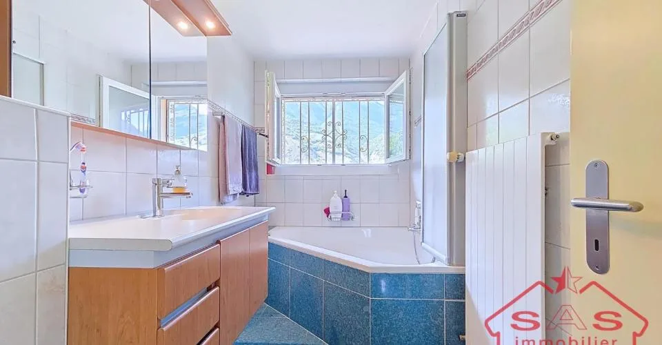 Spacieuse villa familiale rénovée avec appartement indépendant