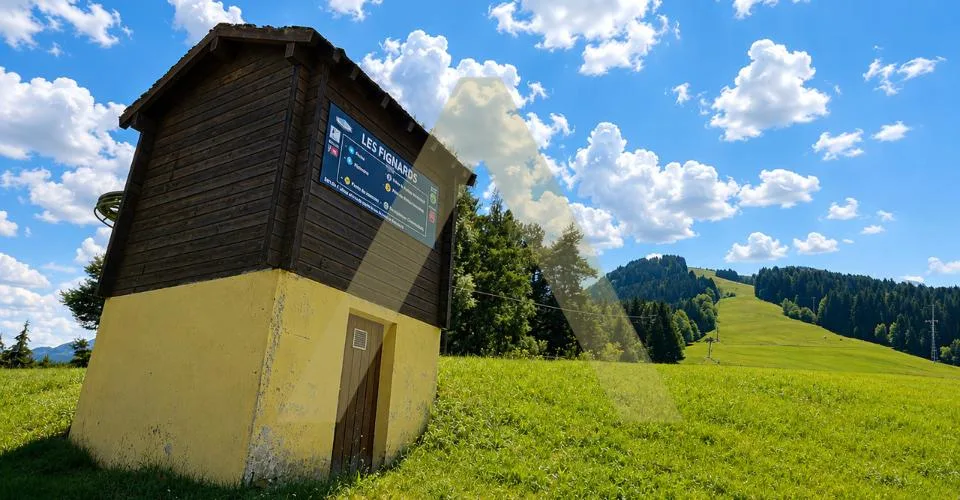 Cosy appartement meublé avec loggia dans un cadre verdoyant