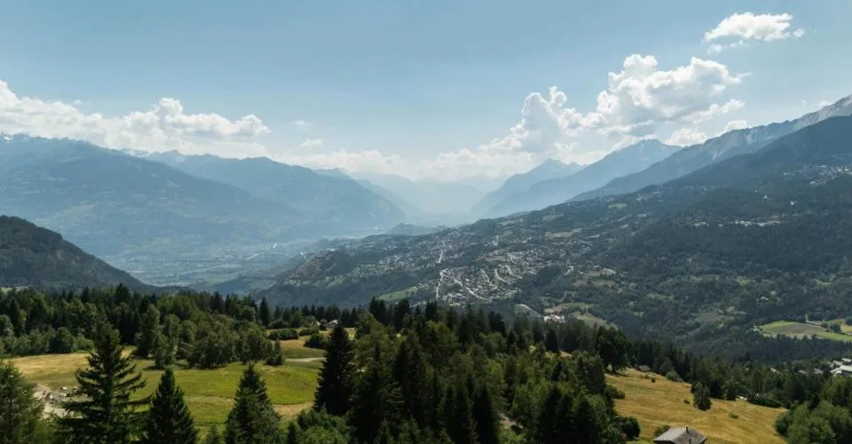 Chalet neuf à Crans-Montana avec vue panoramique