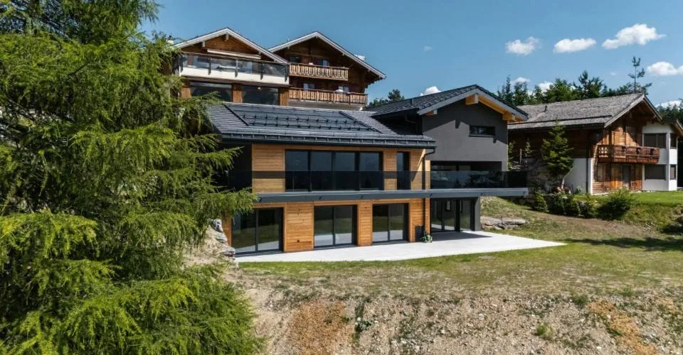 Chalet neuf à Crans-Montana avec vue panoramique