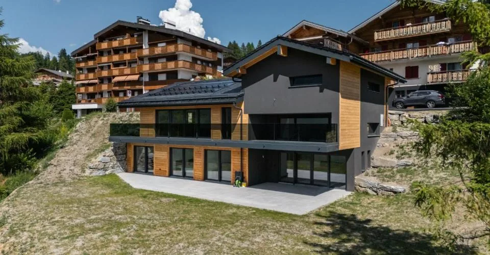 Chalet neuf à Crans-Montana avec vue panoramique