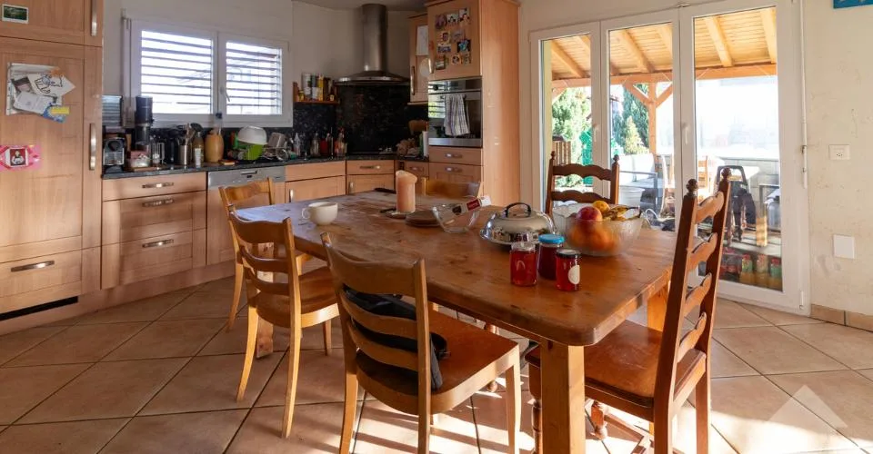 Villa d'une surface de 198 m2 hab. sur parcelle de 1000m2