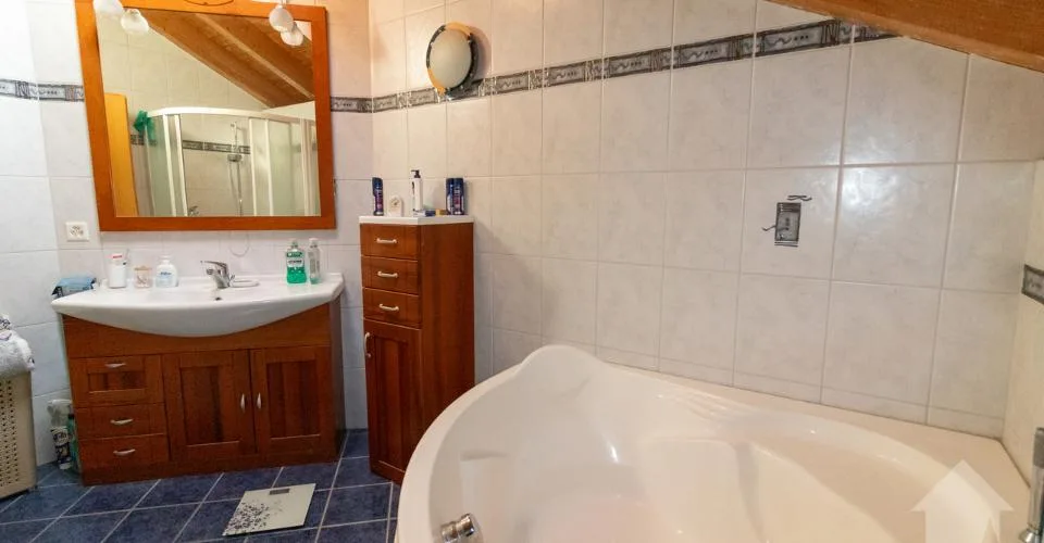 Villa d'une surface de 198 m2 hab. sur parcelle de 1000m2