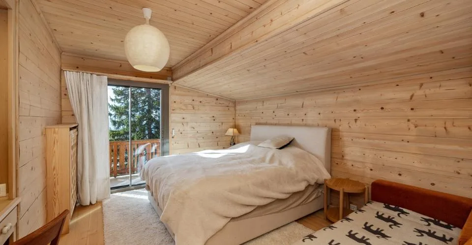 Chalet spacieux avec piscine intérieure à Crans-Montana – Foto 9 von 10