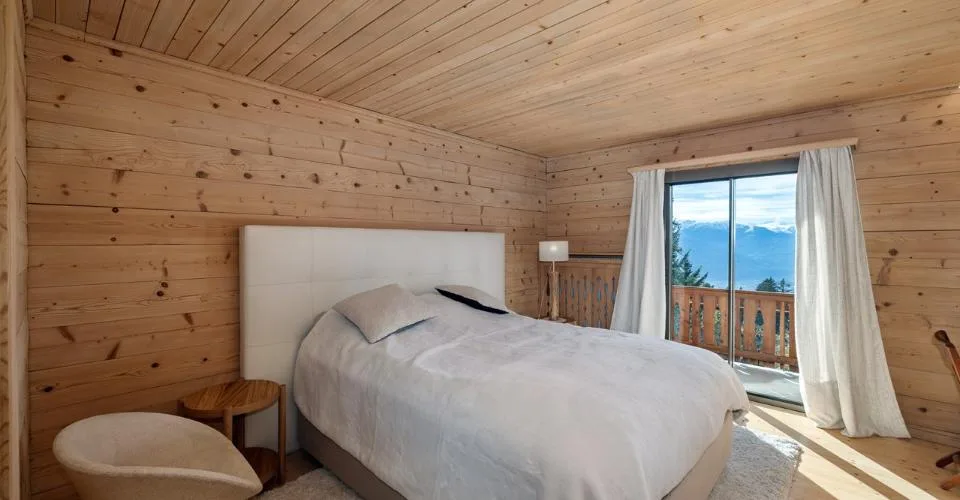 Chalet spacieux avec piscine intérieure à Crans-Montana – Foto 4 von 10