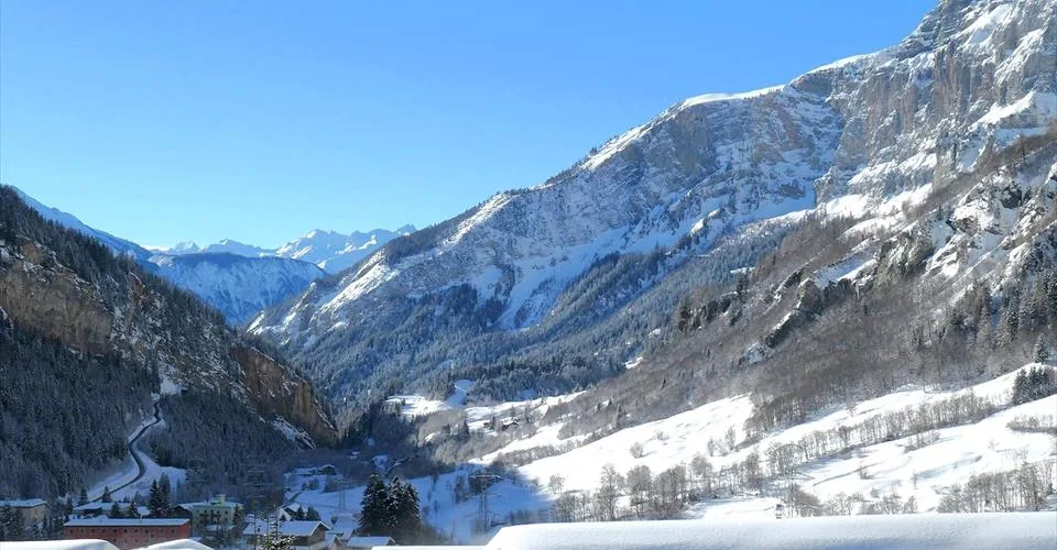 Chalet CH-10, magnifique grand chalet de haute qualité dans un emplacement privilégié exposé plein sud avec de superbes vues