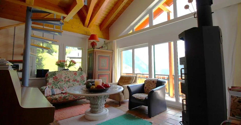Appartement mansardé de 4,5 pièces style bastide avec galerie et belle vue