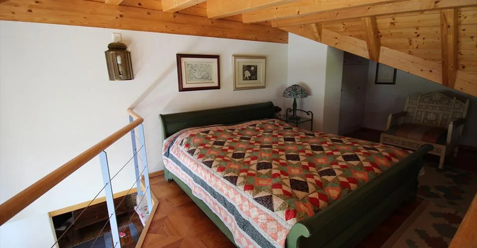 Appartement mansardé de 4,5 pièces style bastide avec galerie et belle vue
