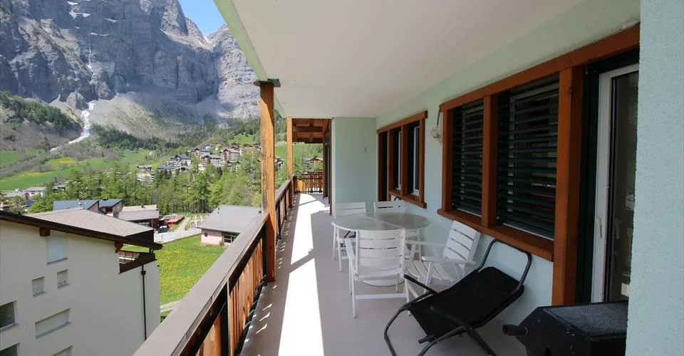 Appartement mansardé de 4,5 pièces style bastide avec galerie et belle vue