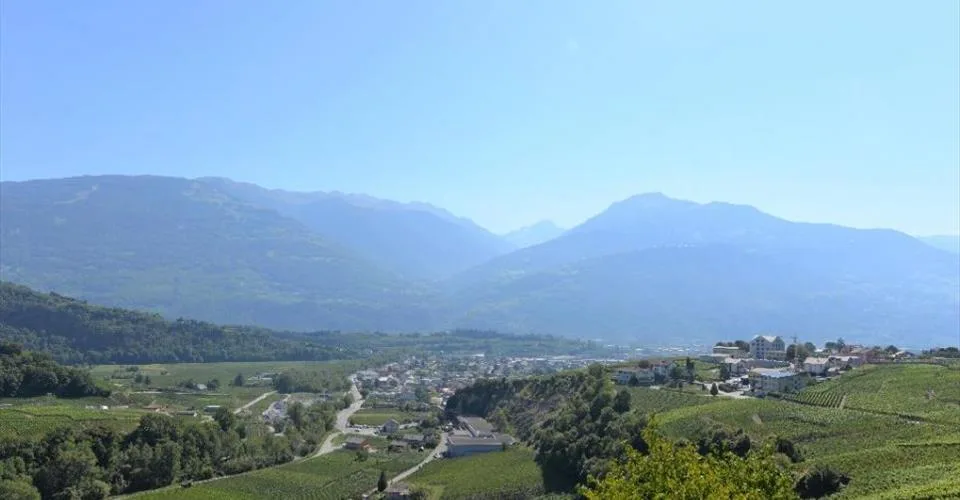 Villa contemporaine au coeur du vignoble valaisan offrant une qualité de vie à votre famille à St-Séverin
