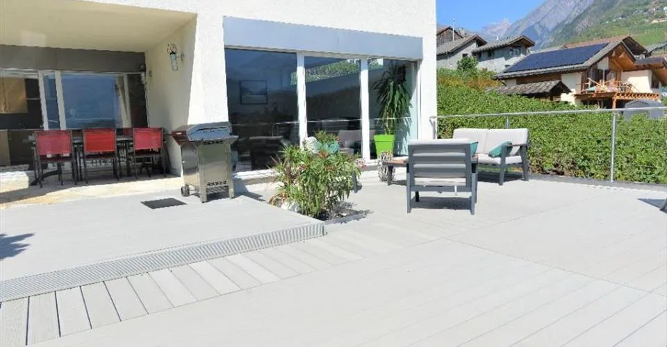 Villa contemporaine au coeur du vignoble valaisan offrant une qualité de vie à votre famille à St-Séverin