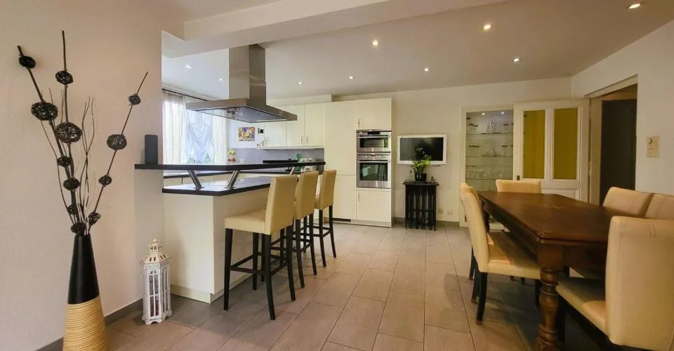 Grand appartement rénové avec studio en PPE – Foto 9 von 13