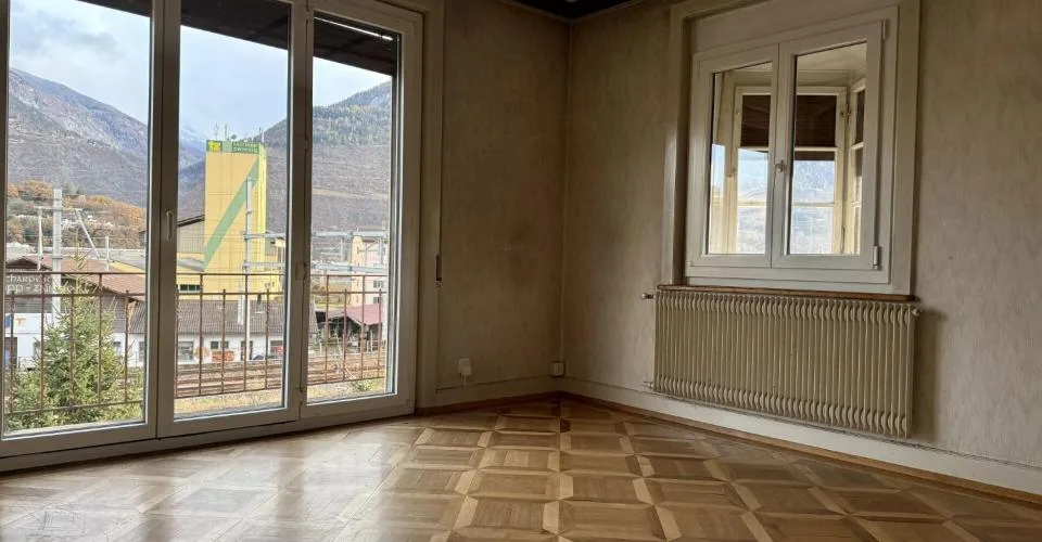 Immeuble de 3 appartements avec hangar indépendant.