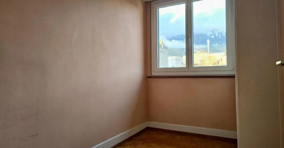 Immeuble de 3 appartements avec hangar indépendant.