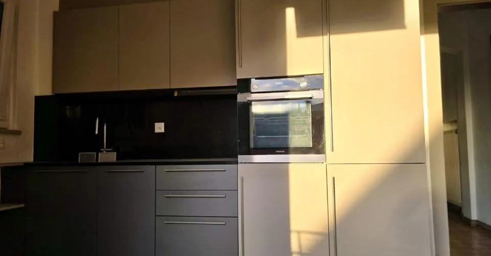 Immeuble de 3 appartements avec hangar indépendant.