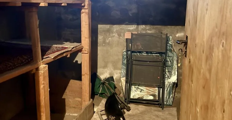 Immeuble de 3 appartements avec hangar indépendant.