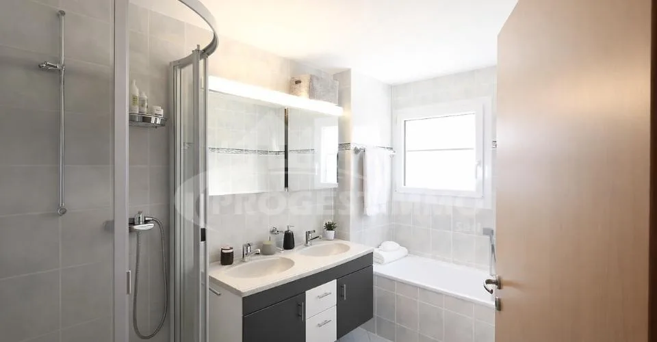 APPARTEMENT 4,5 PIÈCES AVEC VUE DÉGAGÉE SUR LES MONTAGNES