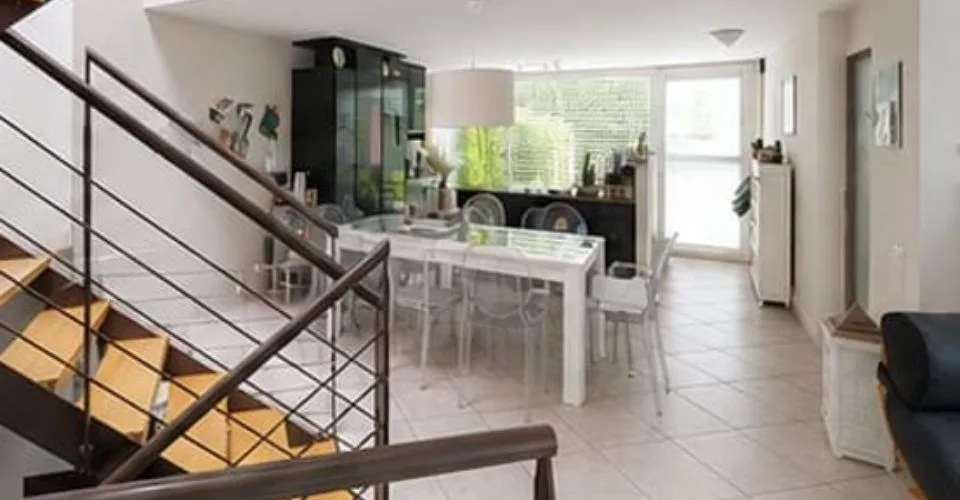 Villa triplex contiguë de 6 pièces avec vue panoramique sur la ville