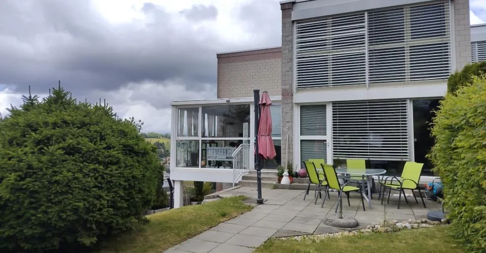 Villa triplex contiguë de 6 pièces avec vue panoramique sur la ville