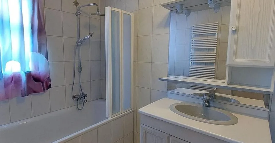 Spacieuse villa avec appartement indépendant au rez inférieur