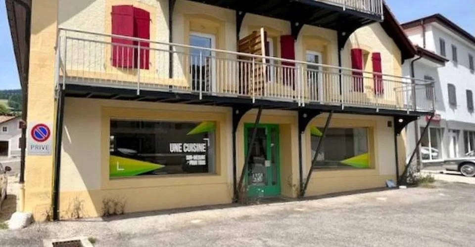 Immeuble rénové, 3 lots sur 5 loués, 4 appartements et un local commercial