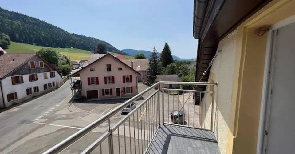 Immeuble rénové, 3 lots sur 5 loués, 4 appartements et un local commercial