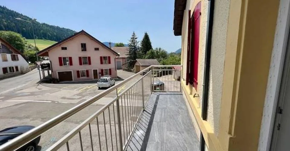 Immeuble rénové, 3 lots sur 5 loués, 4 appartements et un local commercial