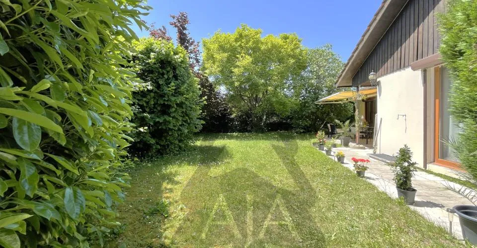 VENDU !!! Marin-Epagnier (Commune de Latena, à deux pas du Lac), très belle villa individuelle de 5,5 pièces (~ m2 habitables) avec jardin, garage individuel, places de parc et dépendances – foto 3 di 16