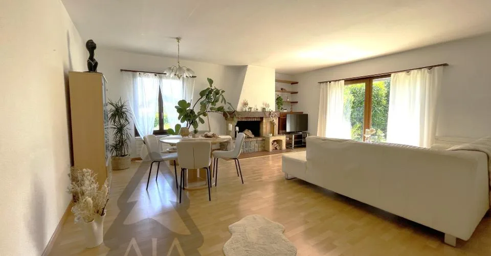 VENDU !!! Marin-Epagnier (Commune de Latena, à deux pas du Lac), très belle villa individuelle de 5,5 pièces (~ m2 habitables) avec jardin, garage individuel, places de parc et dépendances – foto 5 di 16