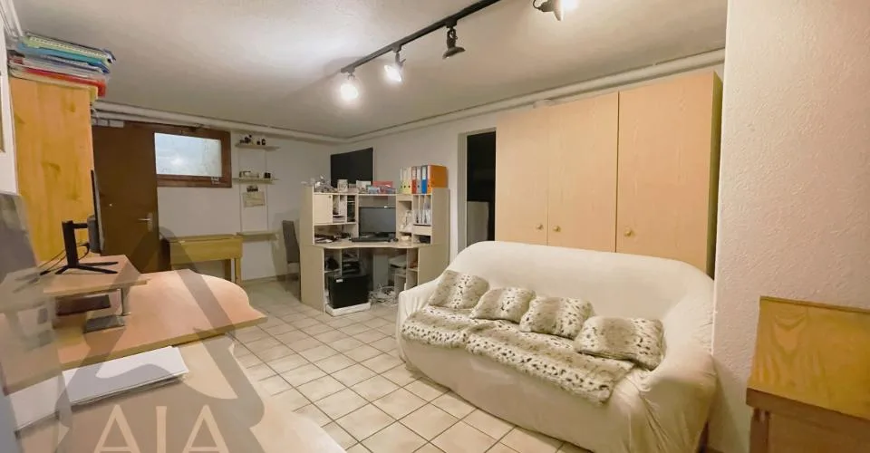 VENDU !!! Marin-Epagnier (Commune de Latena, à deux pas du Lac), très belle villa individuelle de 5,5 pièces (~ m2 habitables) avec jardin, garage individuel, places de parc et dépendances – foto 12 di 16
