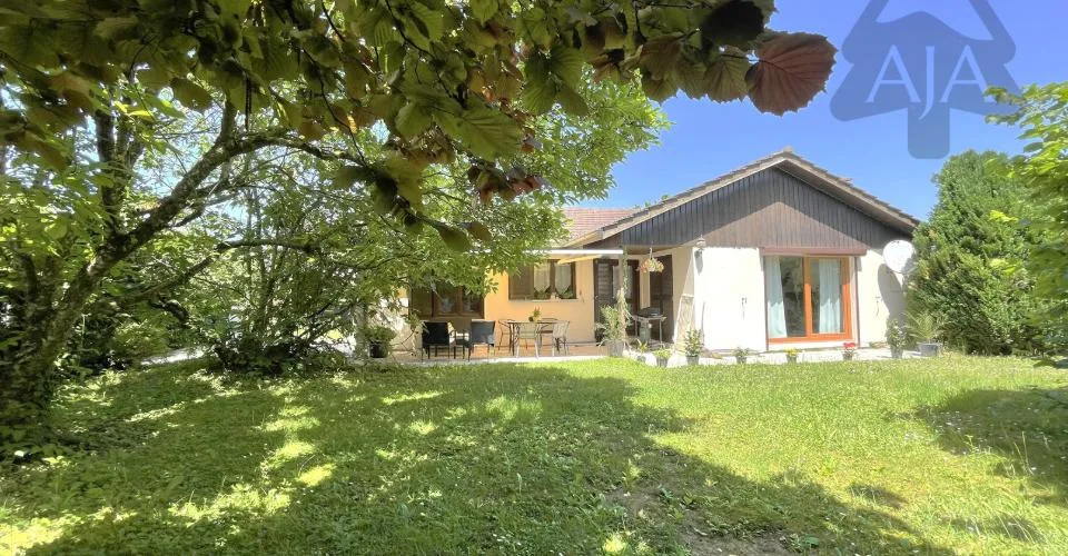 Marin-Epagnier (Commune de Latena, à deux pas du Lac), très belle villa individuelle de 5,5 pièces (~ m2 habitables) avec jardin, garage individuel, places de parc et dépendances