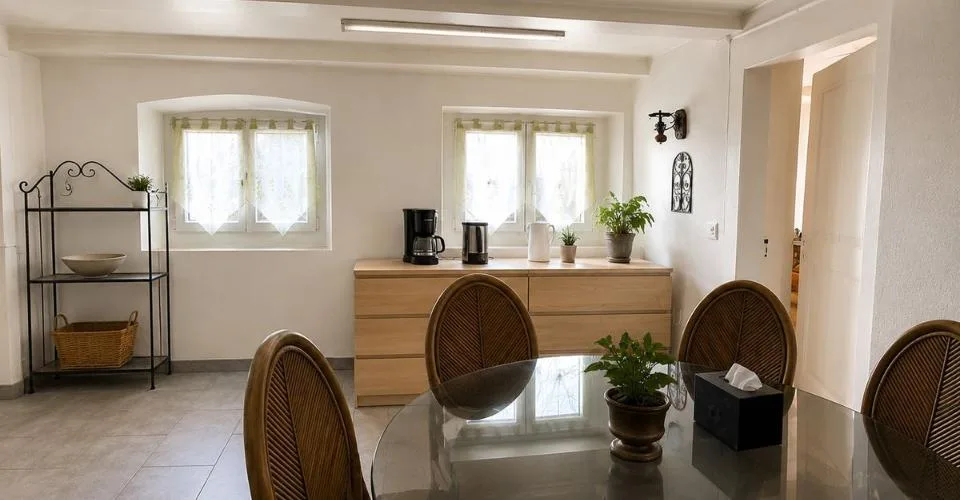 Maison villageoise avec jardin offrant deux appartements et un espace commercial – photo 11 sur 13