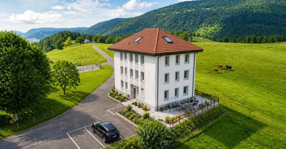 Bien rare et élégant, offrant un cadre idéal pour une famille ou une activité B&B, avec vue spectaculaire